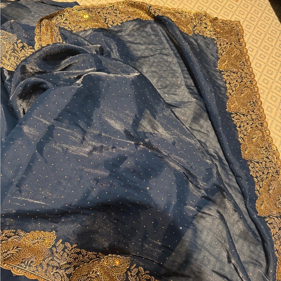 Navy Blue Sari for Indian Wedding - With adjustable clasps to help put it on! - Picture 4 of 5